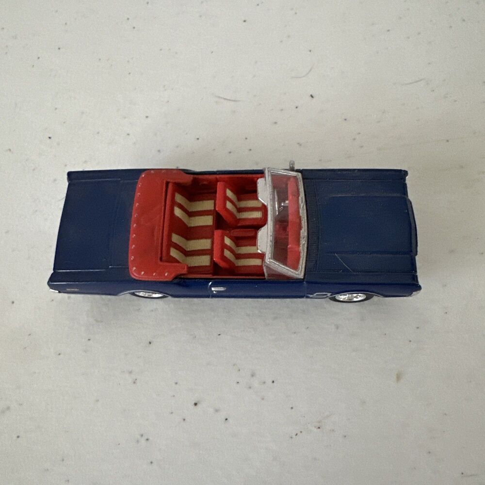 1966 Oldsmobile 442 convertible Metallic Blue red/ white interior 1:43 Diecast
